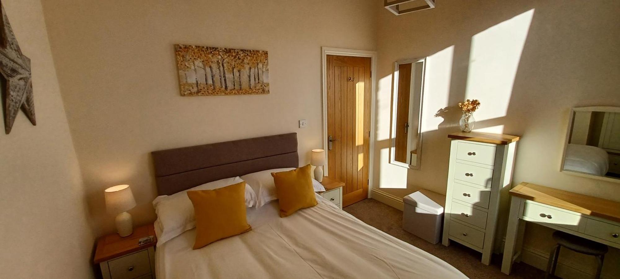 Вилла West Cliff Townhouse With Parking Уитби Экстерьер фото